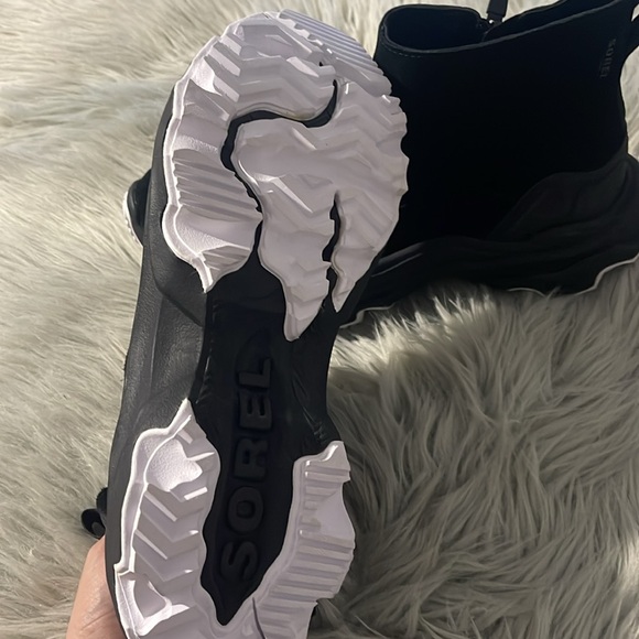 Sorel Black Ankle Boots - Picture 4 of 5